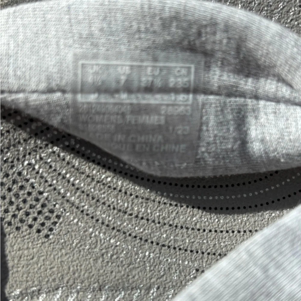 Clarks Women's Gray Knotted Sandals - Picture 4 of 4